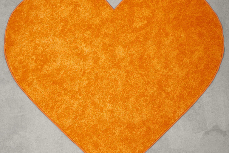 Kusový koberec Venezia 6740 - oranžová - SRDCE