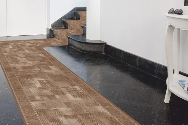 Metrážový běhoun Tribe 44 - hnědý